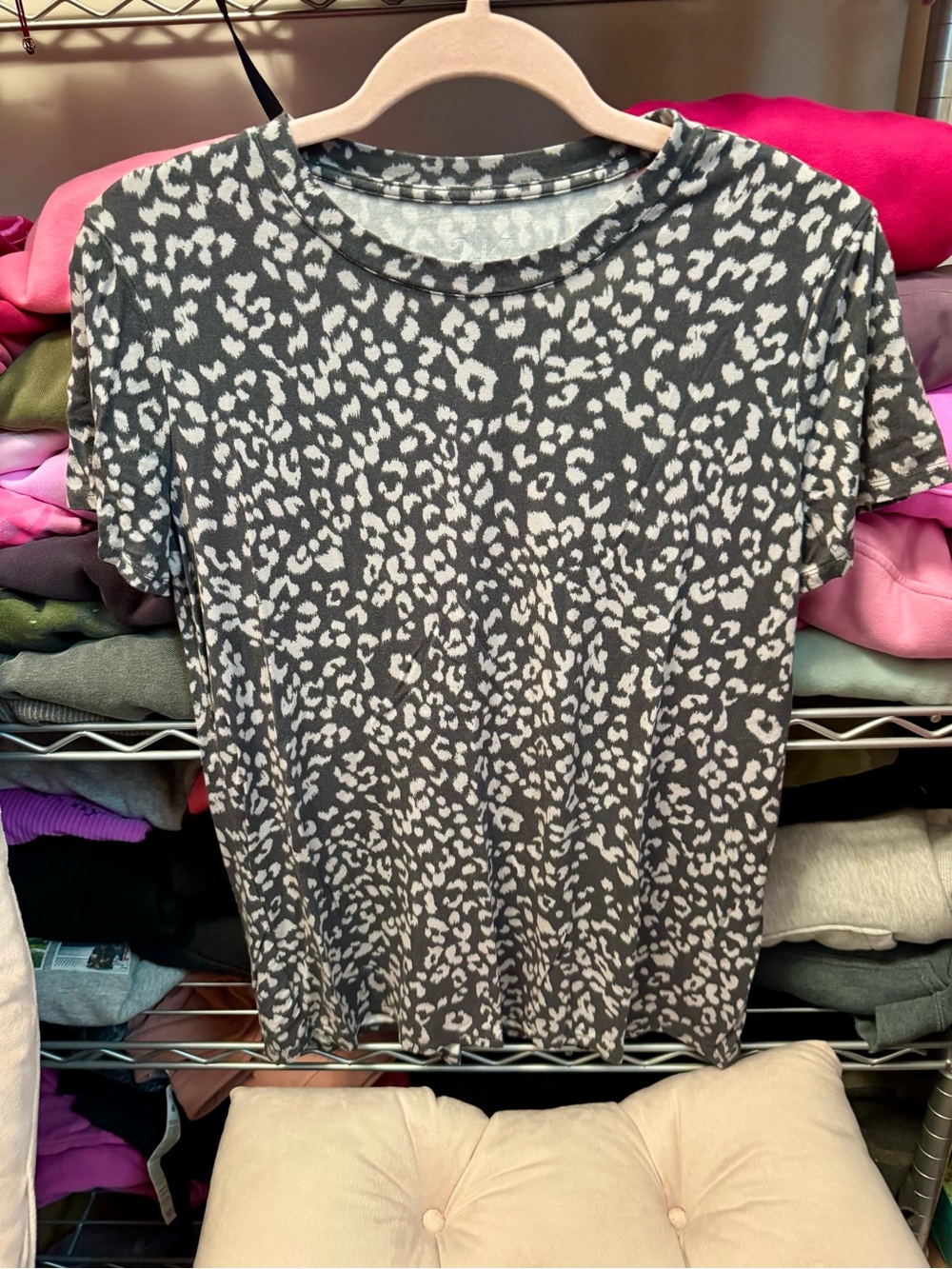 Women's Grey and White Leopard / Cheetah Print Short Sleeve Top Medium